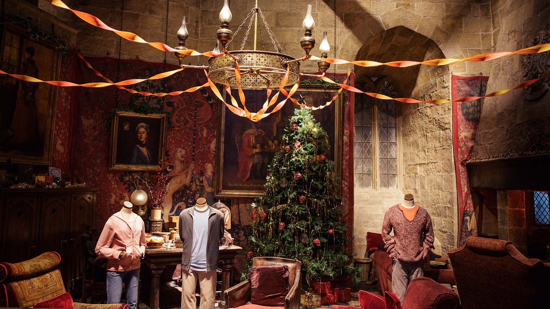 Video call background - Festive Gryffindor Common Room